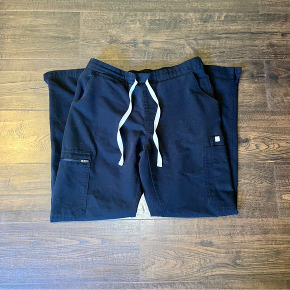 Figs Black petite scrub pants - Picture 2 of 8